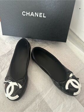 CHANEL Cambon CC Logo Ballerina Leather Flats